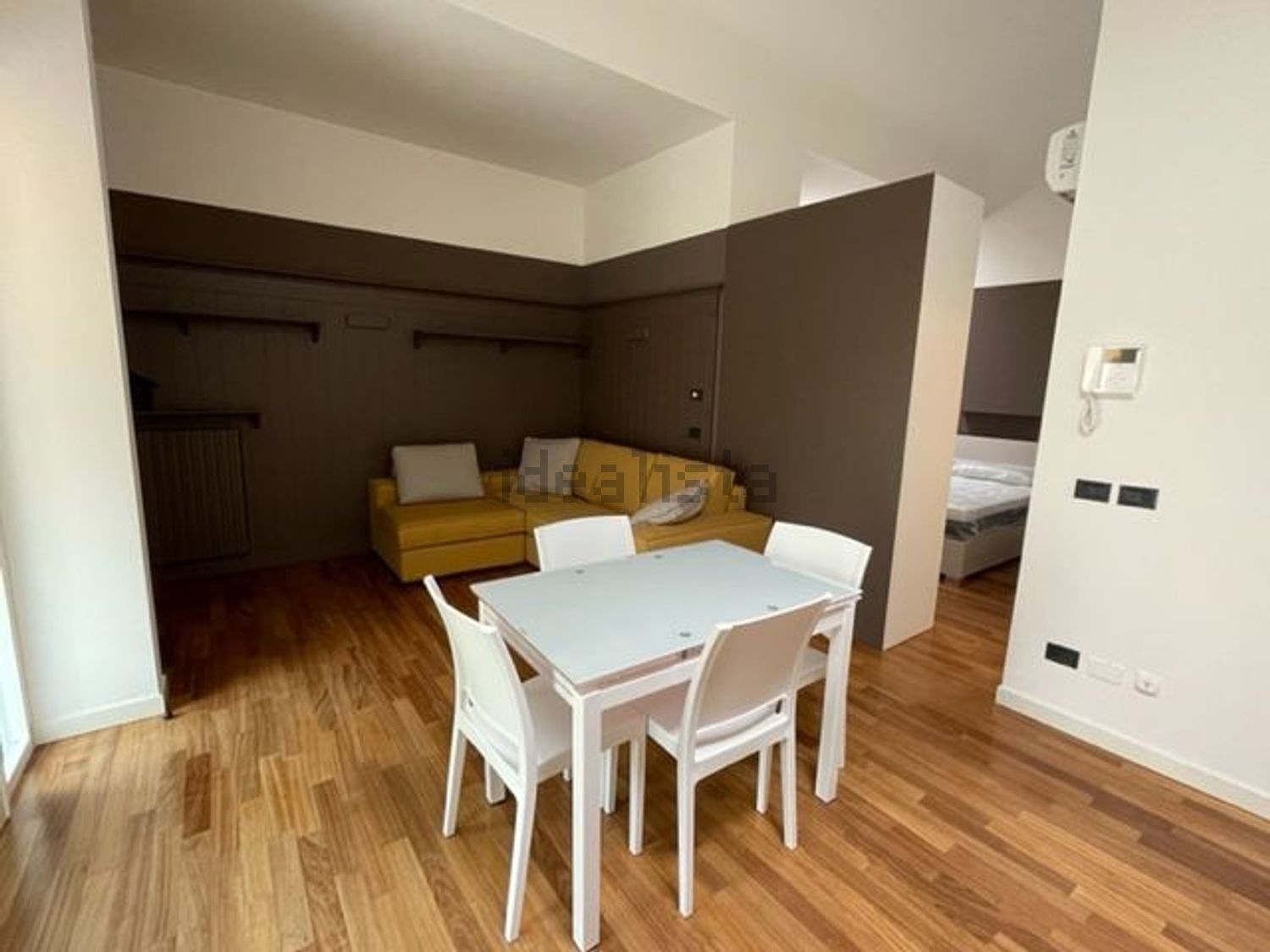 MONOLOCALE ARREDATO CON GIARDINO PRIVATO