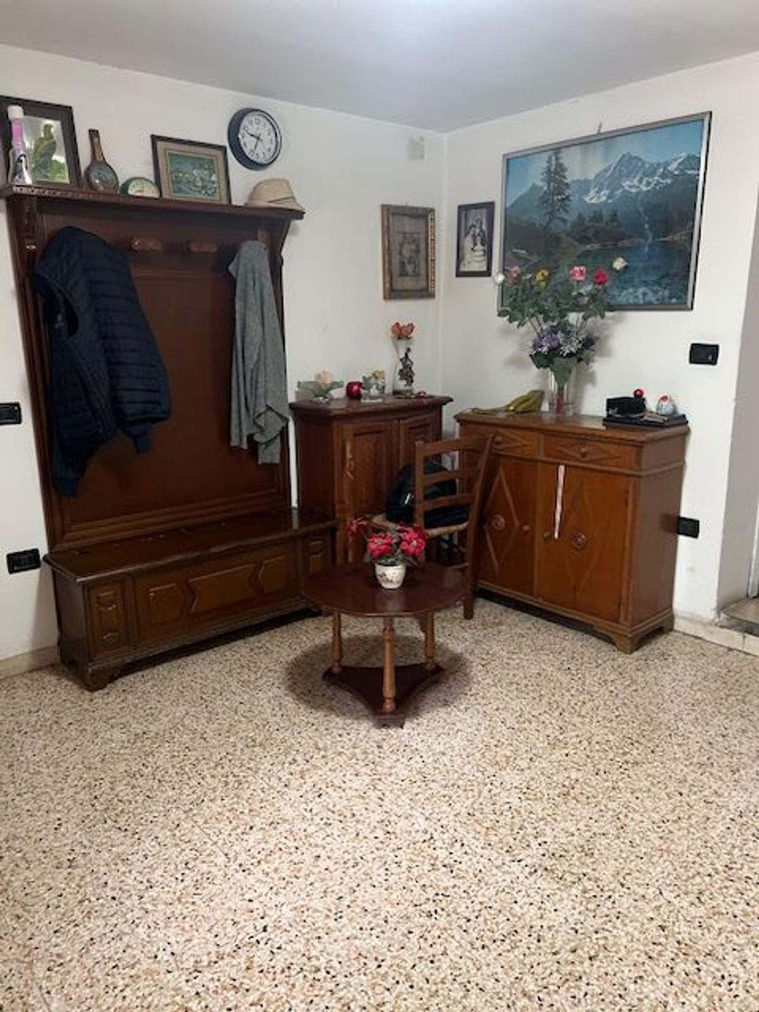 CASALE CON TERRENO DI DUE ETTARI A ZERMAN