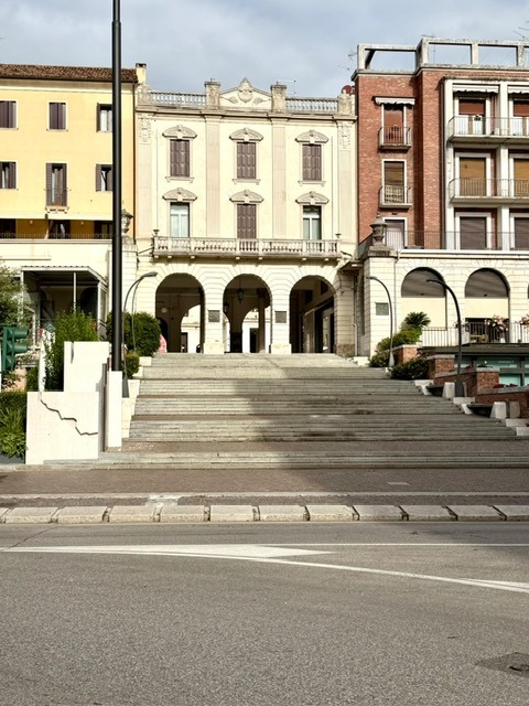 NEGOZIO CENTRO STORICO